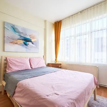 Apartament Cihangir'de Luks Mobilyali Tatli Konfor Sinema Tarzi Salon Stambuł
