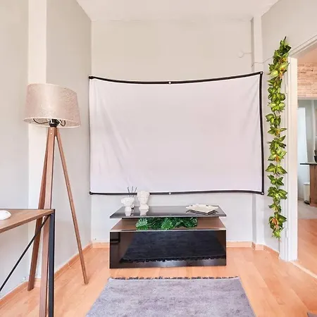 Cihangir'de Luks Mobilyali Tatli Konfor Sinema Tarzi Salon Apartament