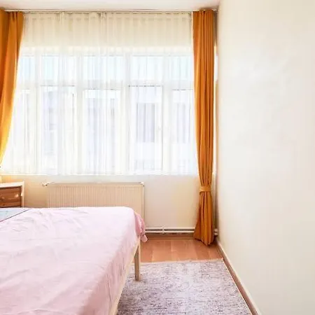 Apartamento Cihangir'de Luks Mobilyali Tatli Konfor Sinema Tarzi Salon Istambul